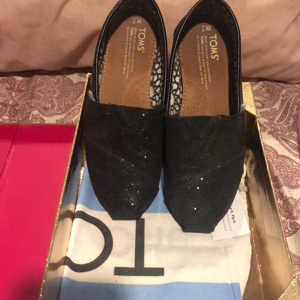 Toms /Black Glitter size 7